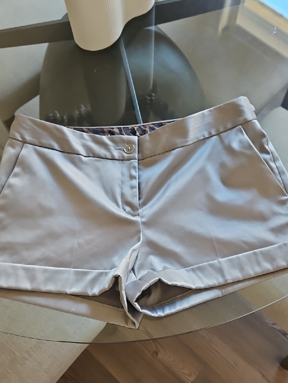 Express Cuffed Women's Shorts in Light Silver